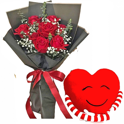7 Kırmızı Gül Buketi ve Peluş Kalp Yastık